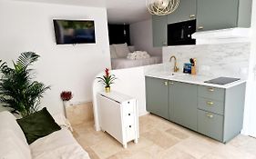 Studio Au Bas Des Cretes En Bas De Villa A La Ciotat Proche De La Mer Et De Marseille